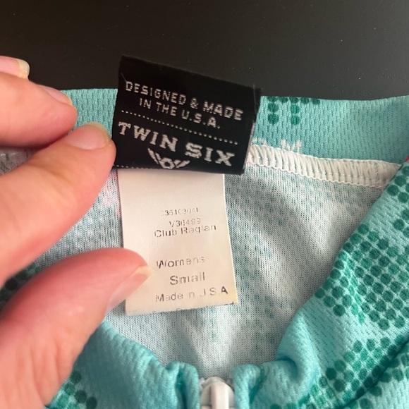 Twin Six (made in the USA) bike jersey comfortable,dry wicking,& fits perfectly. - Picture 6 of 7